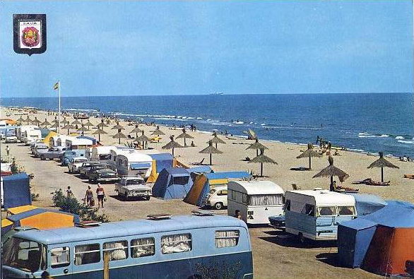 Postal de los aos 60 del camping "Tres Estrelles" de Gavà Mar donde se ve la zona ms prxima a la playa